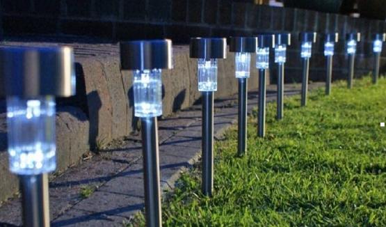 Solar pathway lights