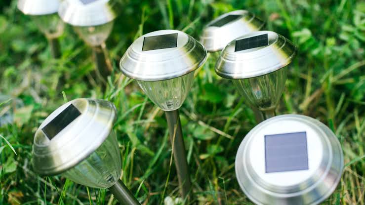 Solar stake light battery capacity
